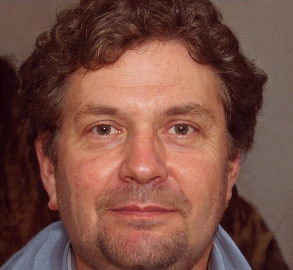 Portrait of Soren Valkonen, facilitator for creative non-fiction at Rovenaa